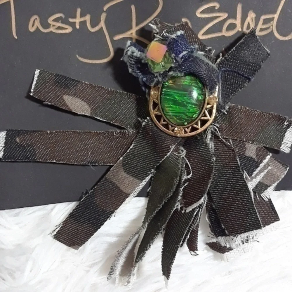 Tasty Raw Edge Denim & Camo Head Wrap Queen Pin